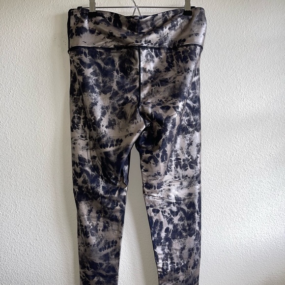 Savvi Metallic Print Athletic Leggings - Picture 3 of 10